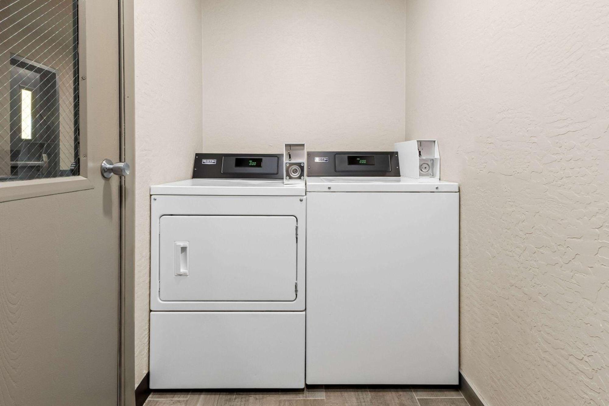 Days Inn & Suites By Wyndham Mesa Near Phoenix Eksteriør bilde