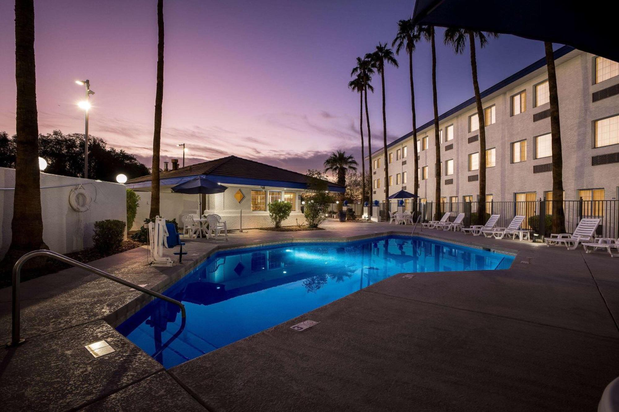 Days Inn & Suites By Wyndham Mesa Near Phoenix Eksteriør bilde