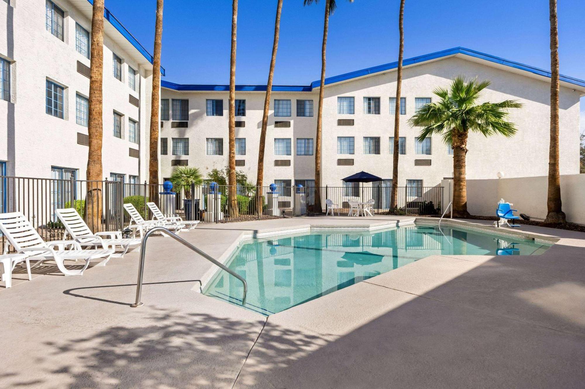 Days Inn & Suites By Wyndham Mesa Near Phoenix Eksteriør bilde