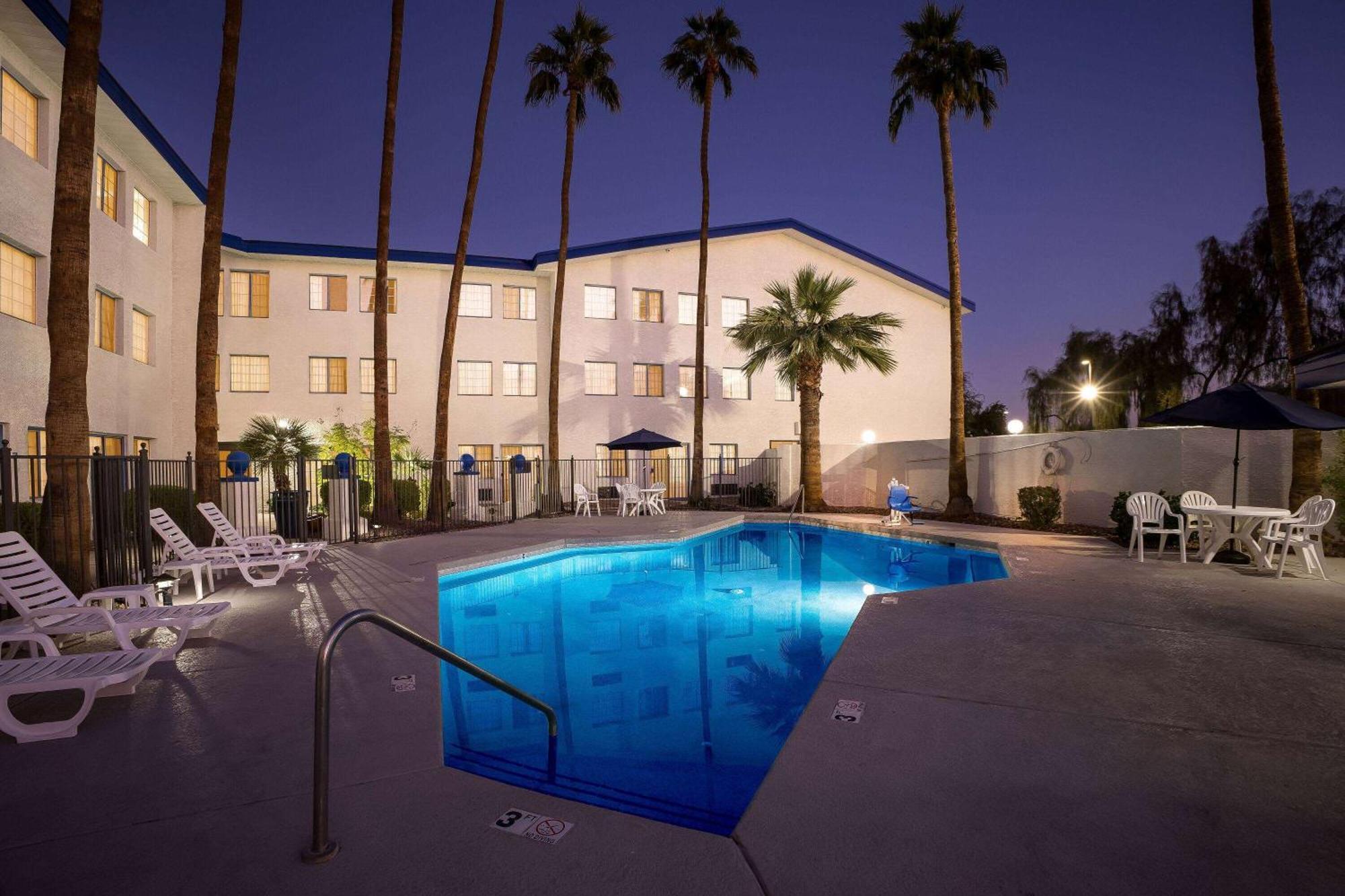Days Inn & Suites By Wyndham Mesa Near Phoenix Eksteriør bilde