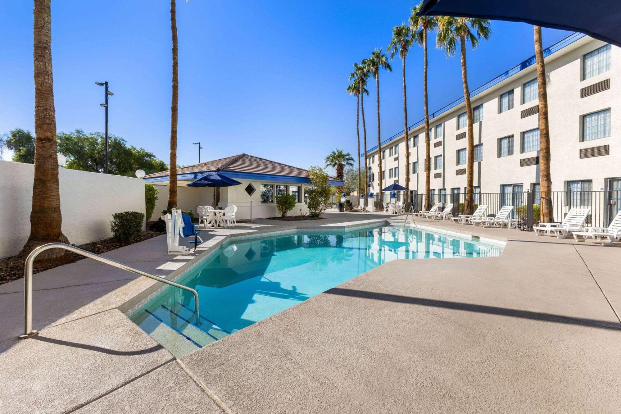 Days Inn & Suites By Wyndham Mesa Near Phoenix Eksteriør bilde