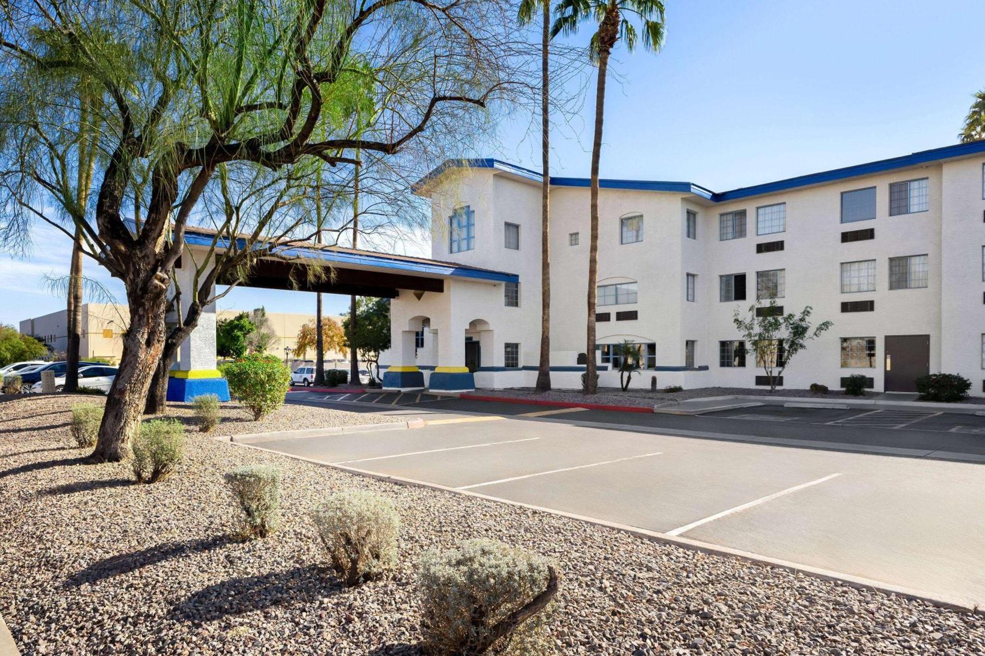 Days Inn & Suites By Wyndham Mesa Near Phoenix Eksteriør bilde